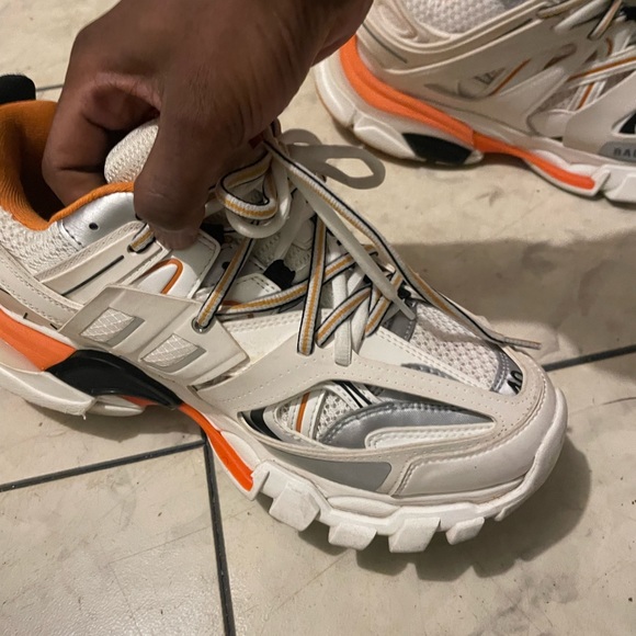 All luh dirty got a luh scuffs in the back of shoe - Picture 7 of 11